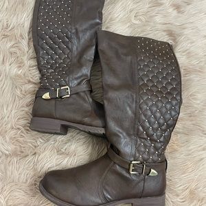 Boot from shoe dazzle size 9